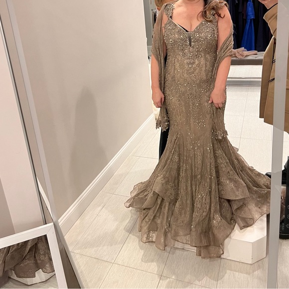 Mother of the bride dress - Picture 7 of 8